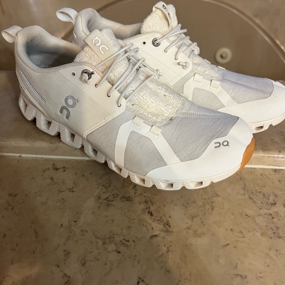 ON Running White Sneakers - Like New